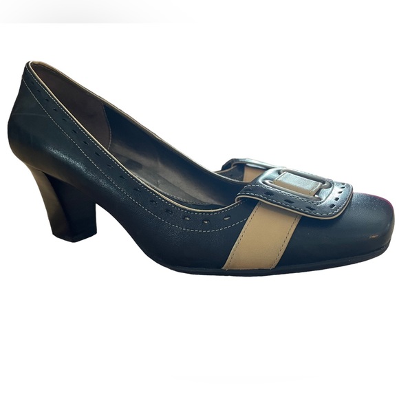 Naturalizer black and beige pumps. Womens 7W. - Picture 6 of 8